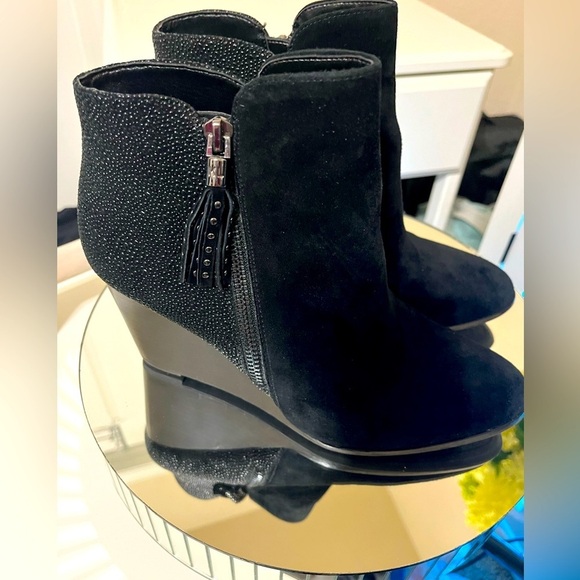 Karl Lagerfeld Black Suede Stingray Leather Julita Ankle Boots Women's. - Picture 10 of 10